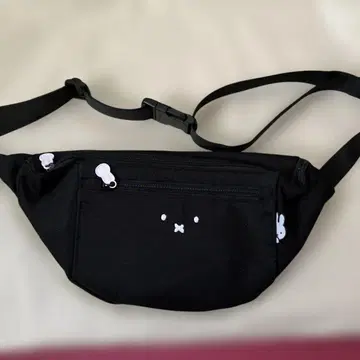 블랙 캐릭터 자수 웨스트 파우치