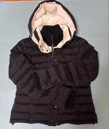 블랙 다운 자켓 후드 부착