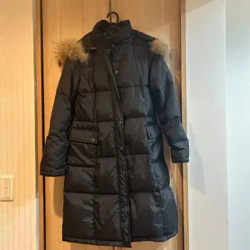 후드 부착 블랙 다운 자켓