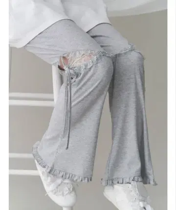 merry jenny 레이스컷프릴리브팬츠/그레이