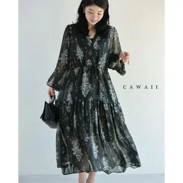 Cawaii 쏟아지는 엘레강트한 꽃 장식 미디엄 원피스