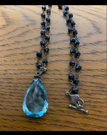 파란색 크리스탈 드롭 목걸이