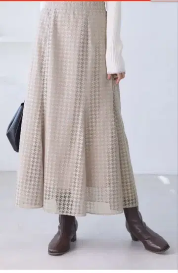 하운드투스와 레이스의 머메이드 스커트