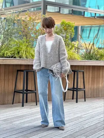 Whim Gazette 니트 V 풀오버 라이트 베이지