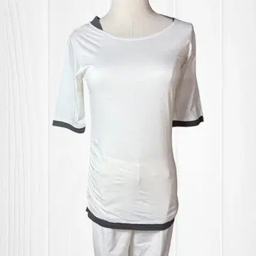 [ 새상품급 ] 화이트&블랙 반팔 T셔츠 셔링 스트레치 앤잇