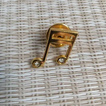 음표 디자인 핀 배지