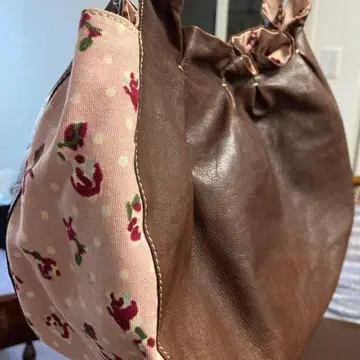 모스키노 프릴 디자인 숄더백 브라운 꽃무늬