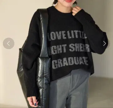 오버 사이즈 블랙 니트 스웨터 문자 프린트