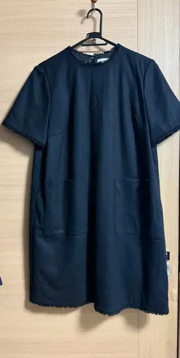 R 아르 반팔 미니 원피스