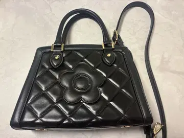 마리콴트 스퀘어 퀼트 데이지 패치 토트 블랙 숄더백