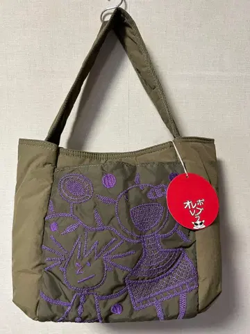 카키 또는 올리브 그린 토트백 보라색 자수