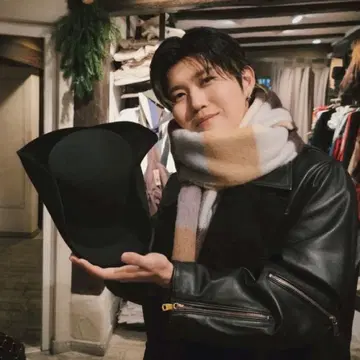 Mrs. GREEN APPLE 와카이 히로토 착용 머플러