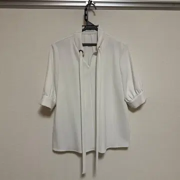 [ TONAL ] (클리닝 완료) 화이트 리본 포함 칠부 소매 블라우스