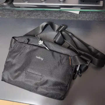 Bellroy Lite Sling Mini Black