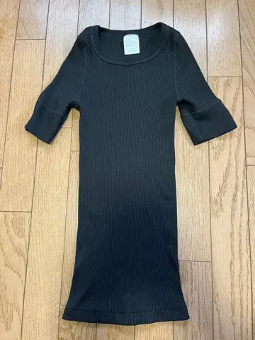 HYKE 블랙 T셔츠 반팔