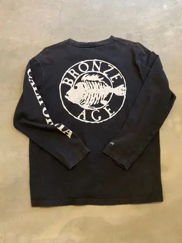 BRONZE AGE 브론즈에이지 롱티 올드 서프 구제 의류