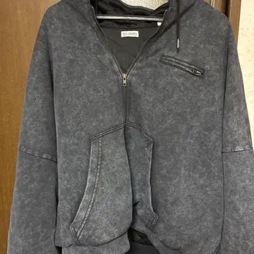 후드티 [ WILLY CHAVARRIA ]