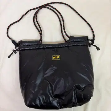 KIU 블랙 토트백