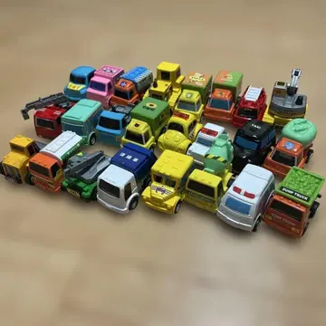 다색 플라스틱제 미니카 세트 24대