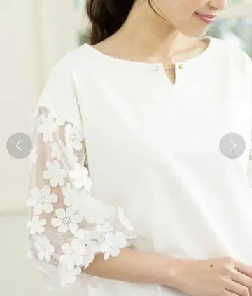 Rose Tiara 3D 자수 소매 블라우스