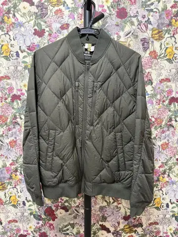 유니클로 화이트 마운티니어링 하이브리드 다운 자켓 L