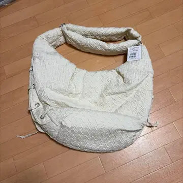 아이보리 뜨개질 숄더백