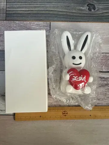 x-girl 토끼 피규어 화이트/레드