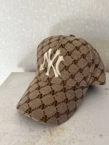 브라운 로고 야구 모자