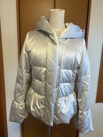 TO BE CHIC 화이트 계열 다운 자켓