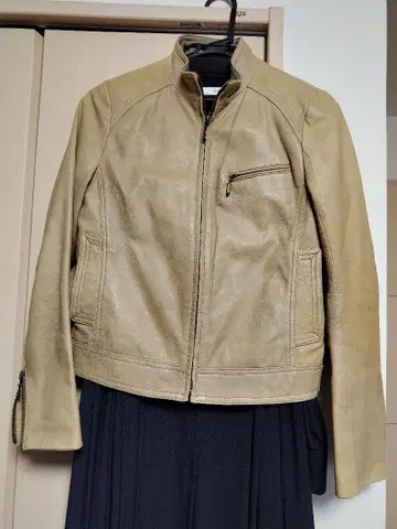 베이지 가죽 자켓 스탠드 카라