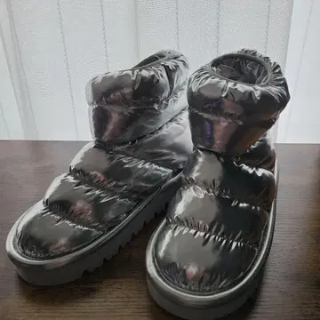 새상품! H&M 실버 어그 부츠