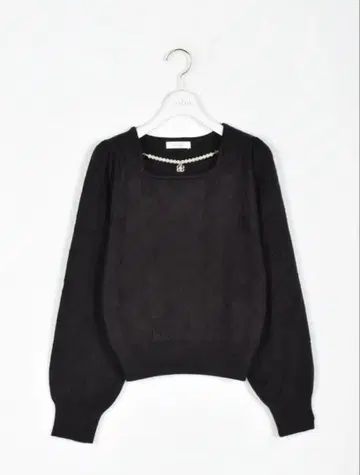 evelyn 로고 목걸이 니트 블랙