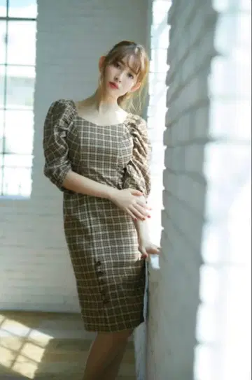 Her lip to Off The Shoulder Plaid Dress