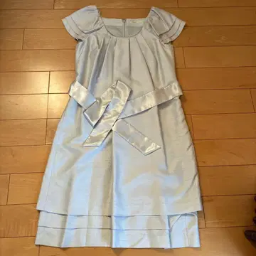 BEAMS Lights 리본 포함 라이트 블루 무릎 기장 드레스