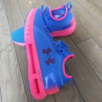 언더아머 러닝화 HOVR