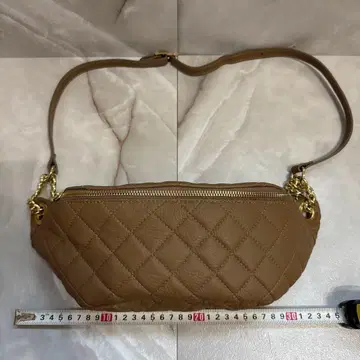 AULENTTI 브라운 퀼팅 바디백