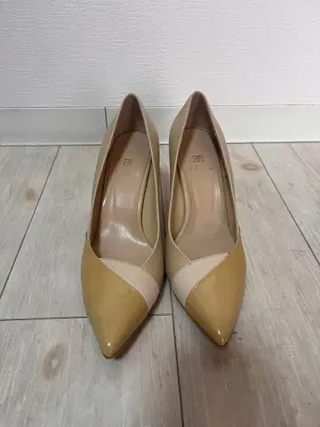 EIZO 베이지 크림 하이힐 펌프스