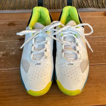 요넥스 테니스화 25.5cm