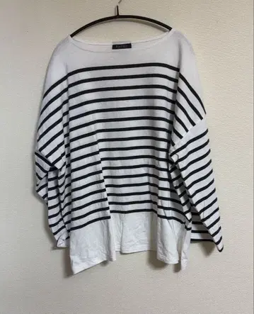 le minor SLOBE 별주 패널 보더 티셔츠