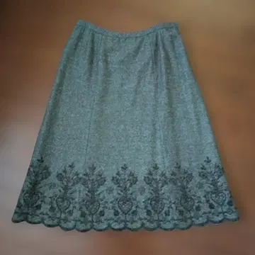 레리안 13 플러스 그레이 플레어 스커트 밑단 자수 미사용