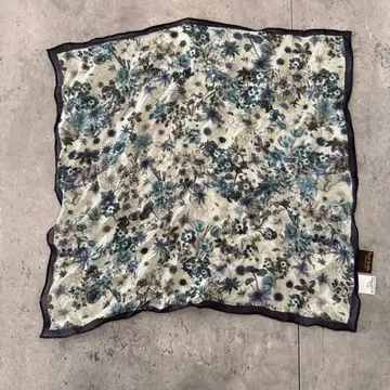 Paul Smith 꽃무늬 실크 스카프