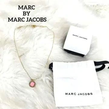 마크제이콥스 골드 핑크 로고 서클 목걸이