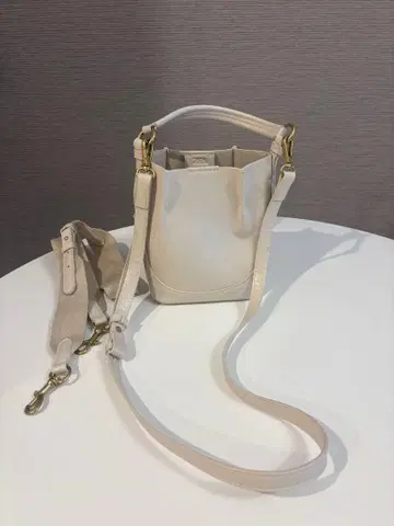 ZARA 아이보리 숄더백