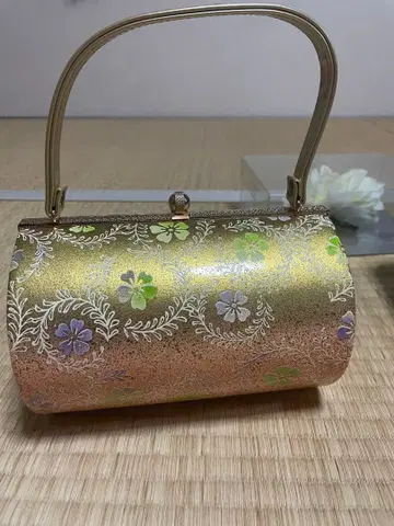 성인식 일본 의류 잡화 꽃무늬 일본 의류 가방 골드 후리소데