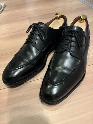 블랙 가죽 U팁 드레스 신발