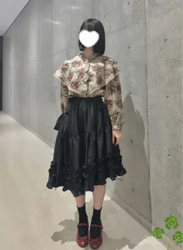 장밋빛 인생 꽃무늬 블라우스 브라운