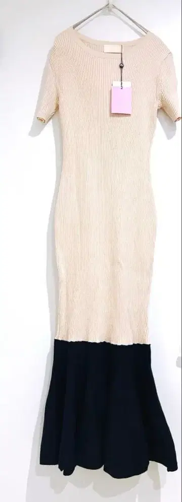 미사용 새상품 Rady 리브 반팔 핏 & 머메이드 원피스