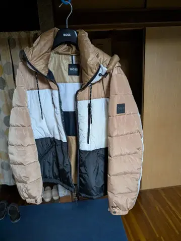 BOSS 다운 자켓 후드 부착