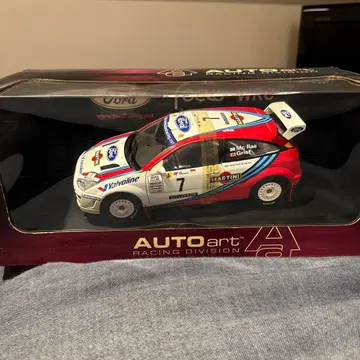 AUTOart Ford 1/18 스케일 모델