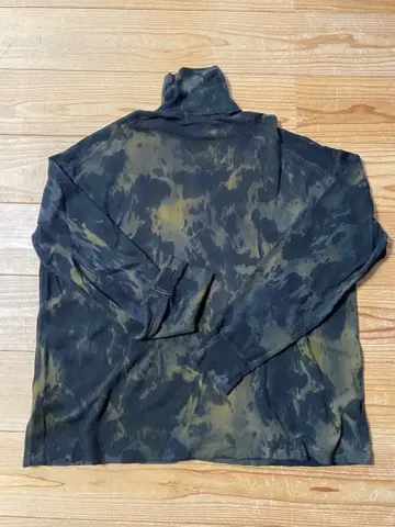 YOKE 블랙 카모플라쥬 터틀넥